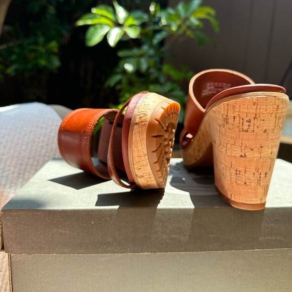 TIMBERLAND ROSLYN MEDIUM BROWN LEATHER SANDAL - Picture 13 of 13